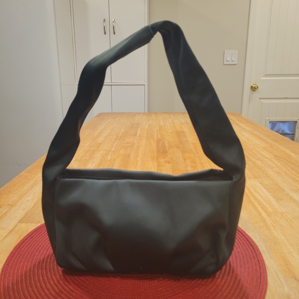 👜EUC~ SATIN GREEN SHOULDER BAG